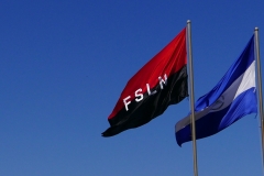 3. ...na którym, jak w każdym nikaraguańskim mieście, obok flagi państwowej powiewa bandera rządzącej partii FSLN