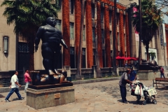 Jedena z wielu rzeźb Fernando Botero w centrum Medellin
